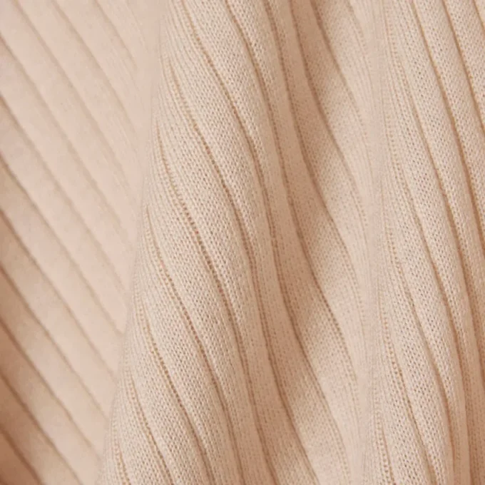 Bezrukávový svetr z merino vlny s 3D pletením Bezrukávový svetr z merino vlny s 3D pletením