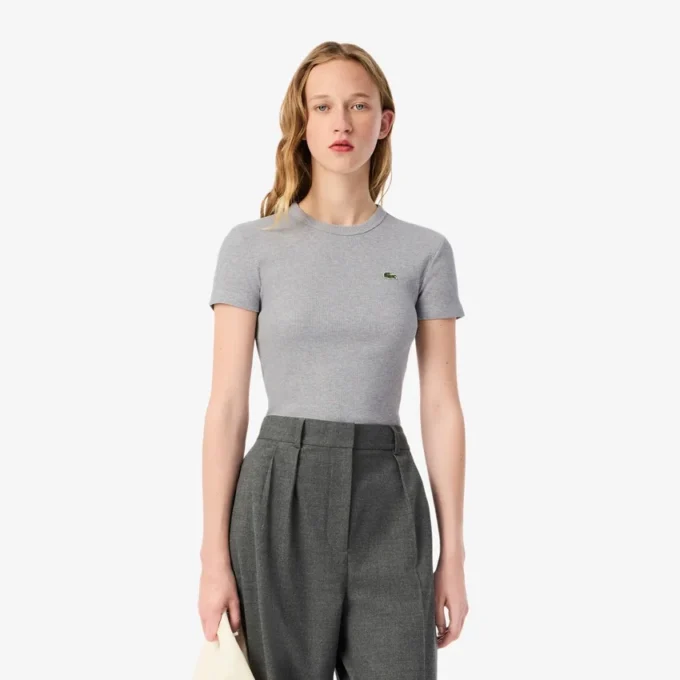 Dámské tričko ze žebrované bavlny se slim fit střihem Dámské tričko ze žebrované bavlny se slim fit střihem