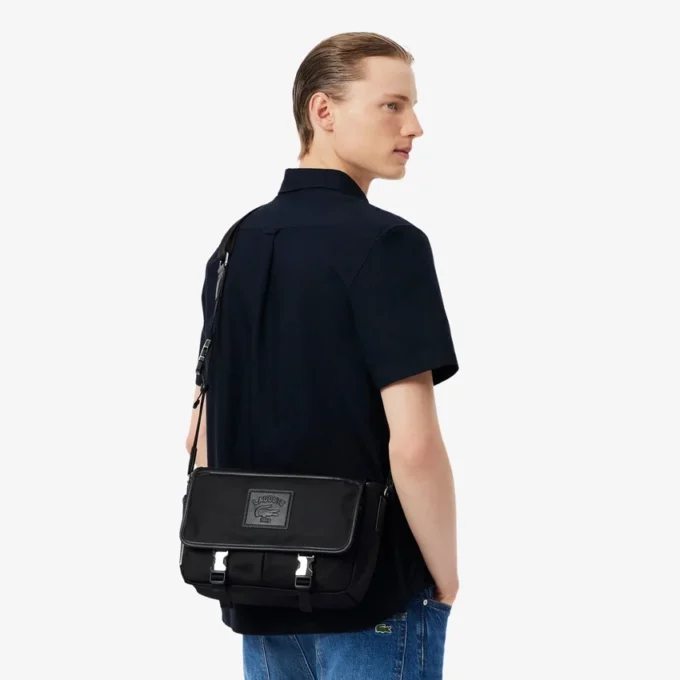 Klasická taška Lacoste s klopou Klasická taška Lacoste s klopou