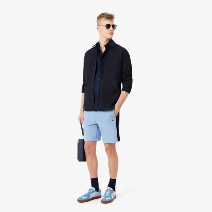 Krátké kalhoty z fleece s barevnými bloky a regular střihem Krátké kalhoty z fleece s barevnými bloky a regular střihem