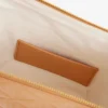 Malá kožená taška Maheki s reliéfním vzorem