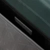 Malá kožená taška s klopou a monogramem