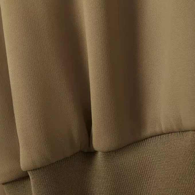 Mikina s odznakem na límečku v stylu Runway Polokošile