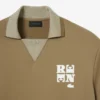 Oversized saténová polokošile s motivem Runway Badge Oversized saténová polokošile s motivem Runway Badge