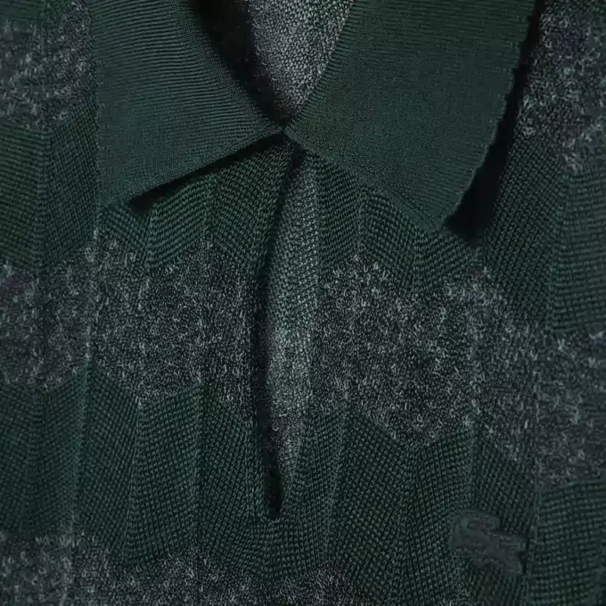 Svetr Runway s polo límcem a pointille vzorem na polokošili Svetr Runway s polo límcem a pointille vzorem na polokošili