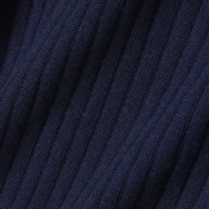 Svetr z merino vlny s 3D žebrovaným úpletem a polo límcem Svetr z merino vlny s 3D žebrovaným úpletem a polo límcem