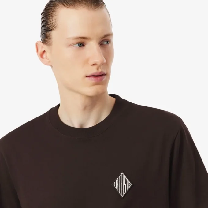 Tričko s klasickým střihem a výrazným logem Tričko s klasickým střihem a výrazným logem